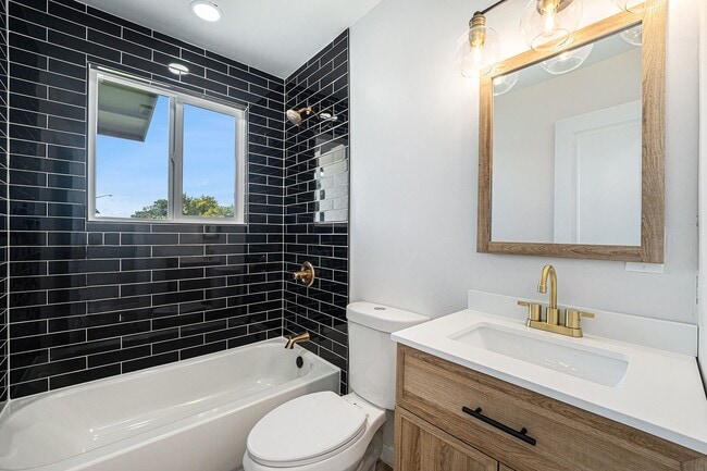 Building Photo - Spacious 6-Bed 3-Bath Home in Federal Heights/Denver