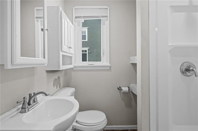 Building Photo - 14 Pearl St