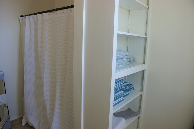 full bathroom (more photos coming) - 35 Coggeshall Ave