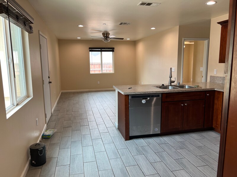 Building Photo - 10627 Lind Ave