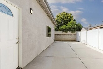 Building Photo - 9958 Marklein Ave