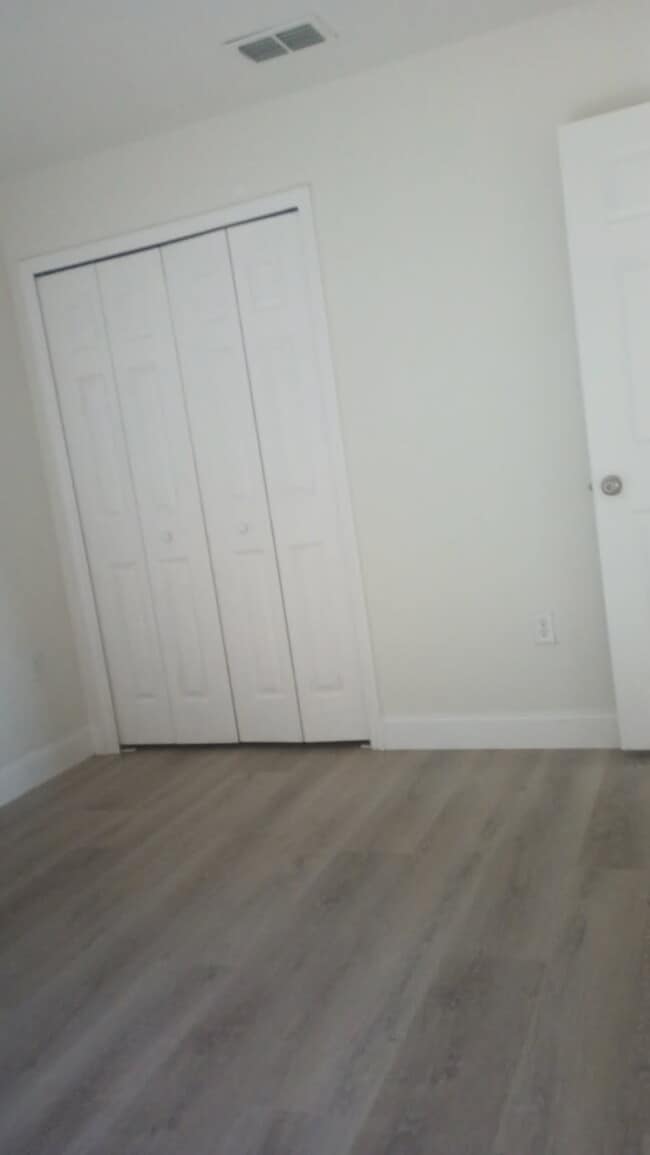 Building Photo - 4460 SW 44th St
