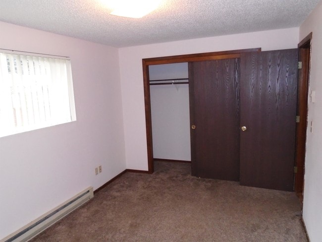 Building Photo - 975 N 4th St