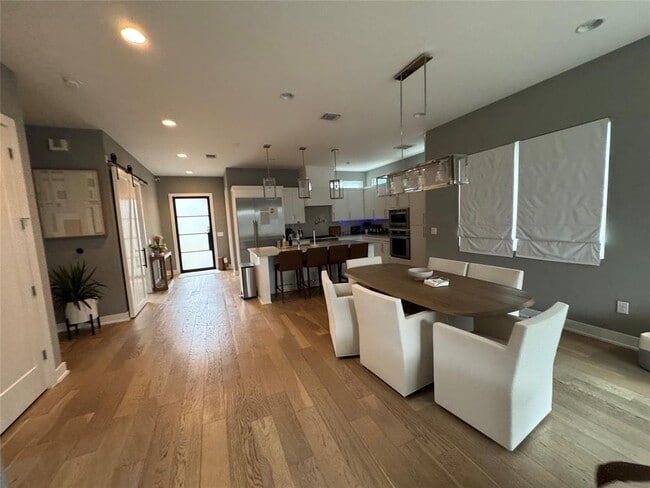 Building Photo - 1908 Kinney Ave