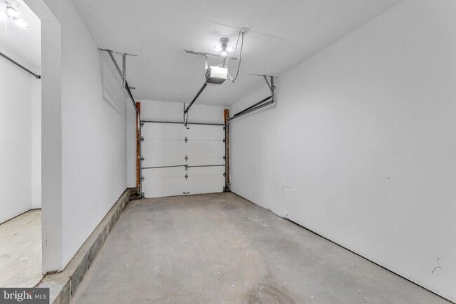 Building Photo - 1228 Chanticleer