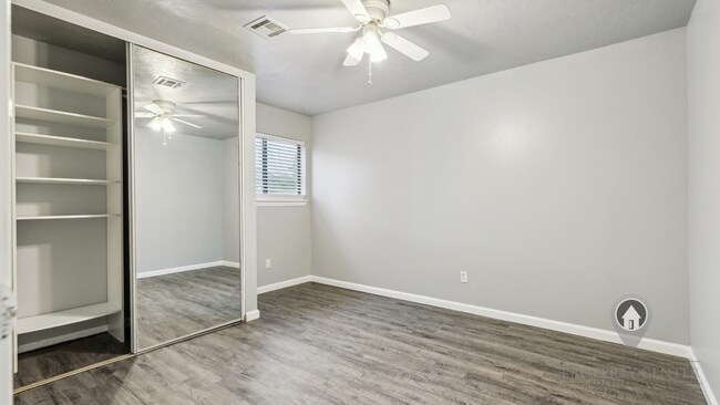 Building Photo - Charming Updated Gem Near Quail Springs!