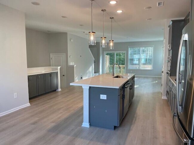 Building Photo - 1988 Chipley Dr