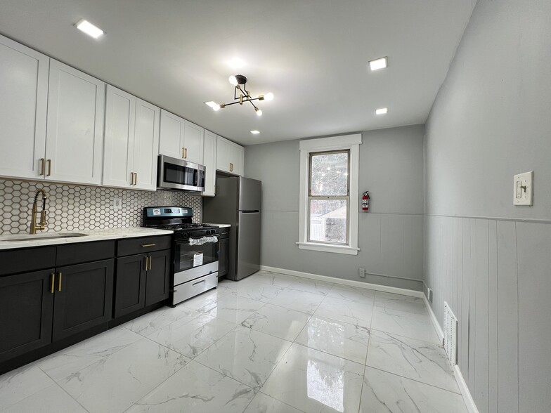 Building Photo - 105 Brown Pl