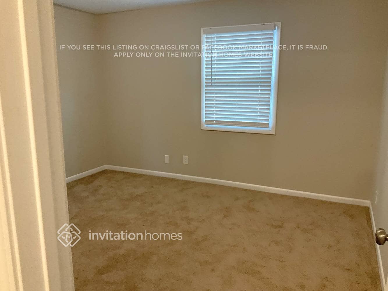 Building Photo - 3034 Woodrow Manor