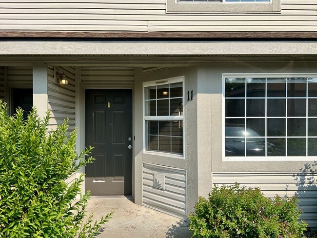 Primary Photo - 2 Bedroom Condo with Washer/Dryer in Home