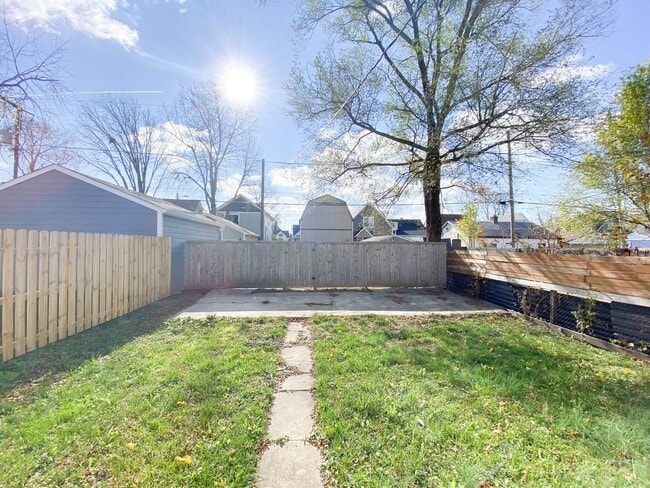 Building Photo - Beautiful 3 Bedroom Home!