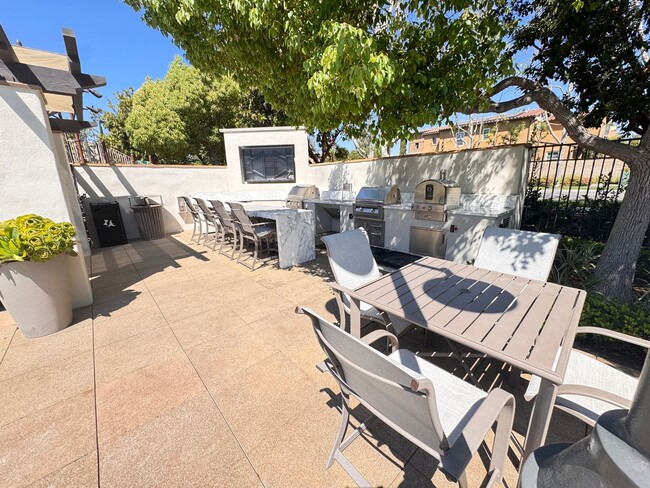 Building Photo - Single House Irvine