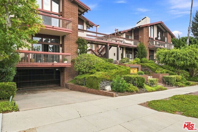 Building Photo - 2322 Palos Verdes Dr W