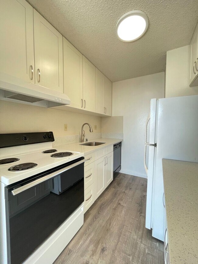 Building Photo - 1582