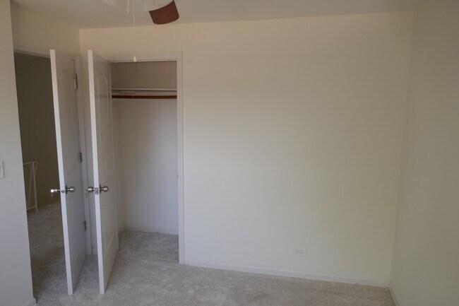 Building Photo - 5 E Judith Ann Dr