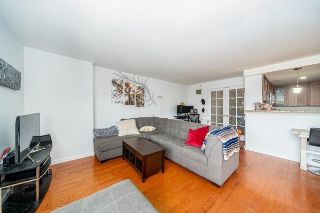 Building Photo - 700 Grove St