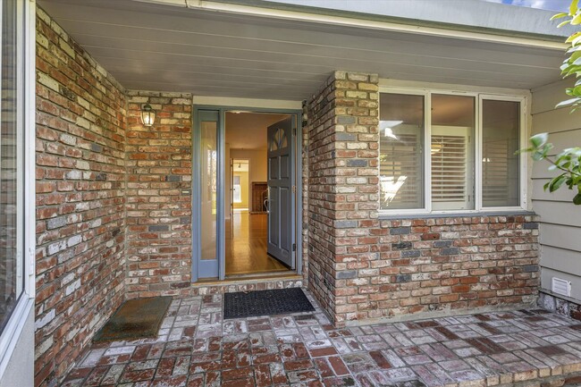 Building Photo - Tons of Space l Great Schools l Prime Sili...