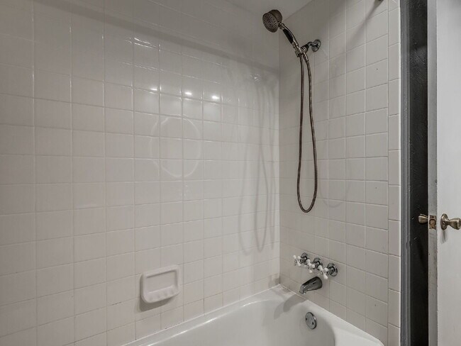 Building Photo - Updated 4-Bedroom Home with Spacious Layou...