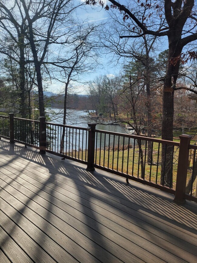 Building Photo - 116 Knollwood Ln