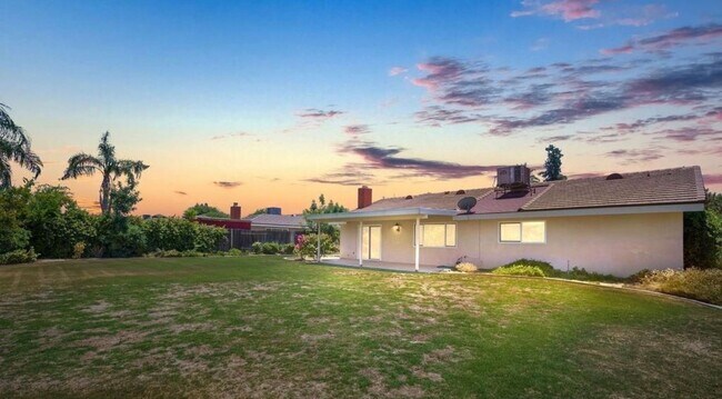Building Photo - 6604 Cherrywood Ave