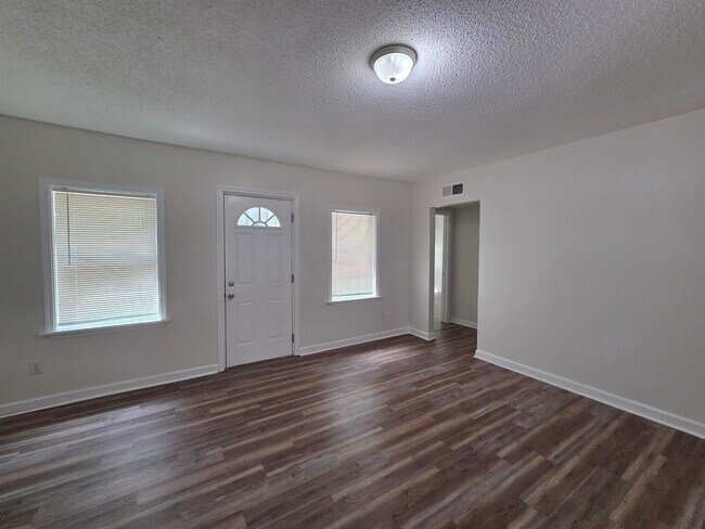 Building Photo - 1495 Alta Vista Ave