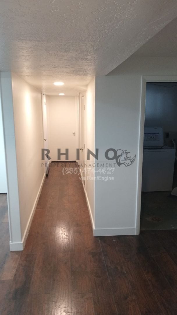 Building Photo - 983 E Dry Gulch Cir