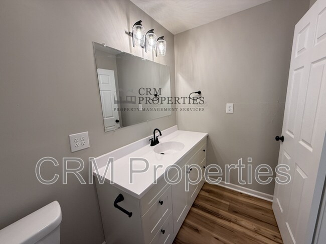 Building Photo - 5805 Lance Dr