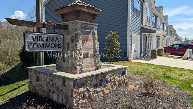 Building Photo - *** MOVE IN SPECTIAL *** Elegant New 3BR T...