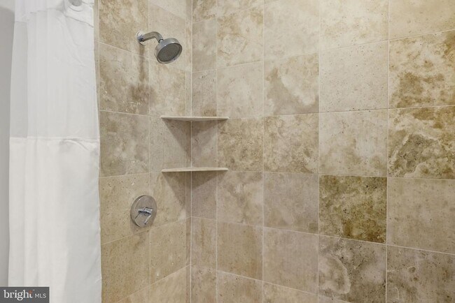 Building Photo - 2200 N Westmoreland St