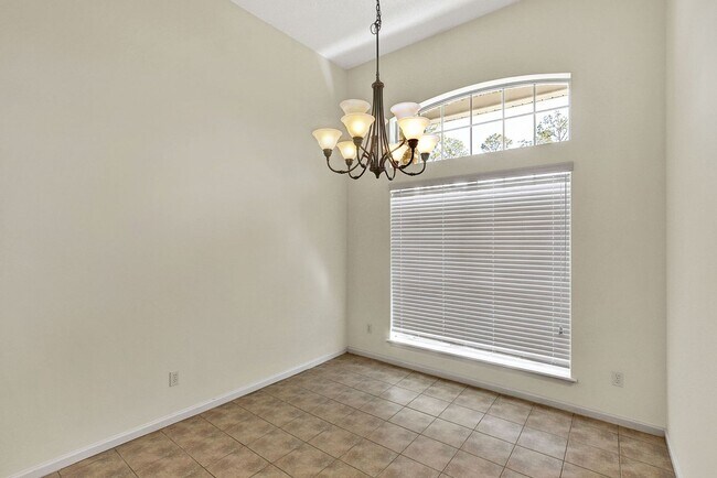 Building Photo - Great 4 bedroom/ 2 bathroom home in Eagle Harbor