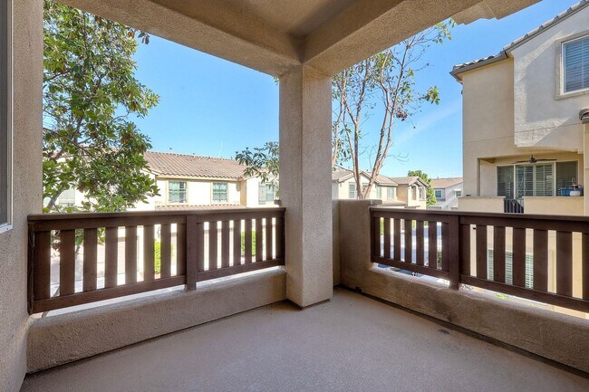 Building Photo - 3 bedroom and 4 bath home available in Otay Mesa