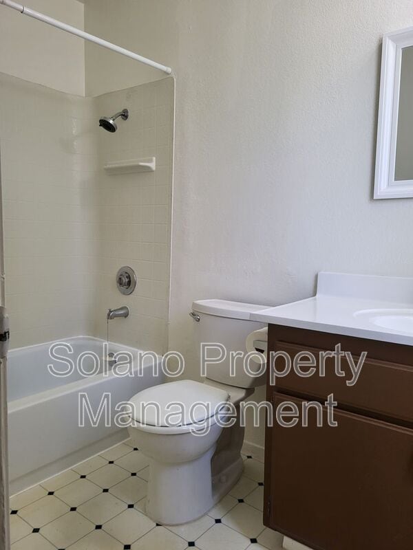 Building Photo - 1801 Rhine Ct