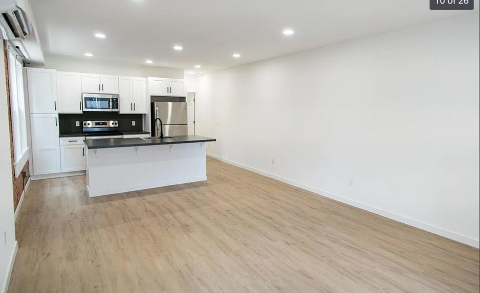 Building Photo - 1915 W Livingston St