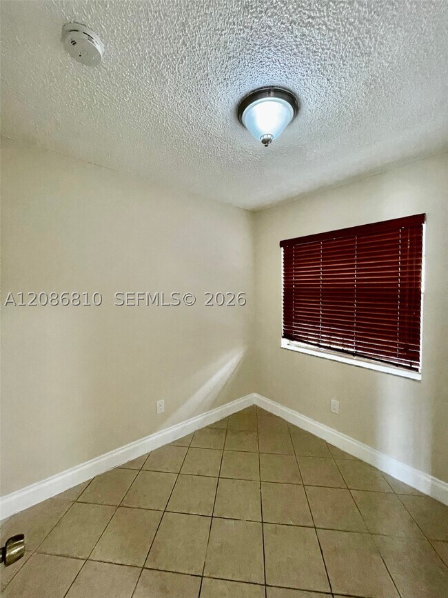 Building Photo - 1035 W 77th St