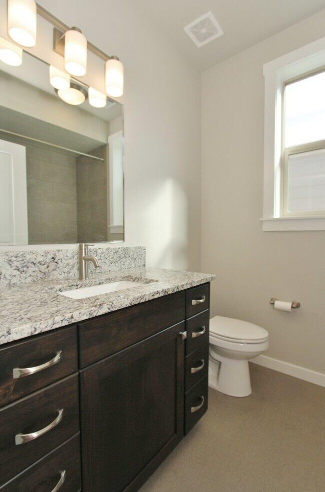 Building Photo - 2174 E Mendota Dr