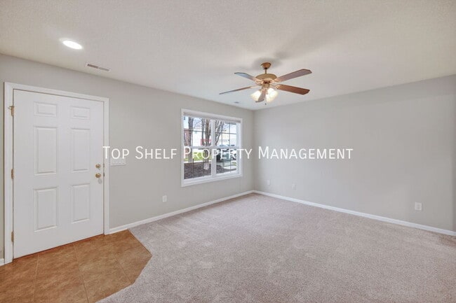 Building Photo - 9125 Greenspire Dr