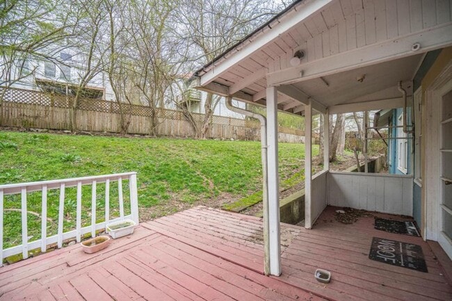 Building Photo - 113 Dell St