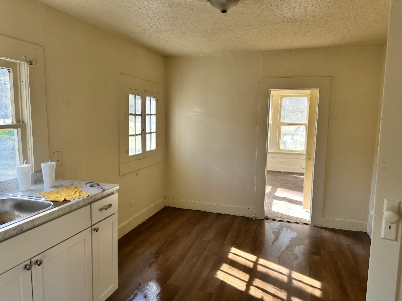 Building Photo - 1301 S State Line Ave