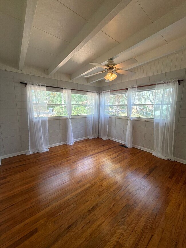 Building Photo - 717 Edgewood St