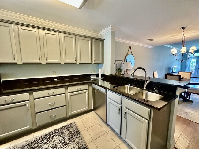 Building Photo - Beautiful Two Bedroom Fully Furnished Townhome Located in Bluffton Village!