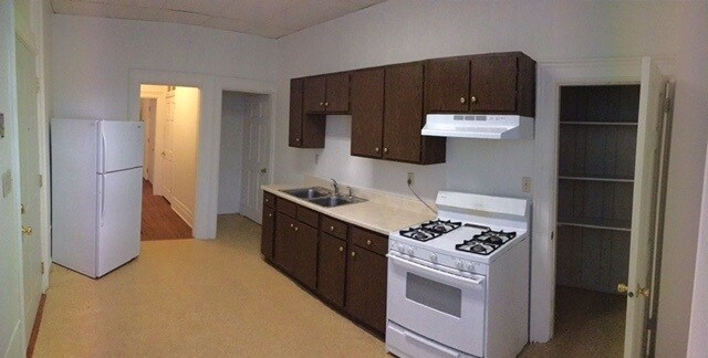 Primary Photo - 1557 White St