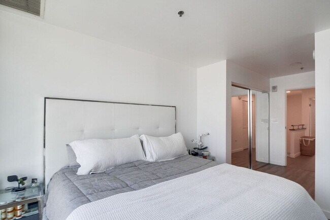 Building Photo - Penthouse Living in Charming Little Italy