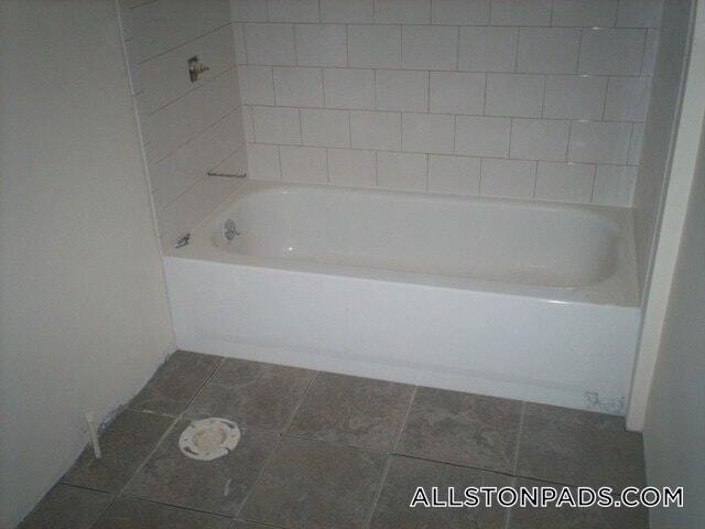 Building Photo - 23 St Lukes Rd