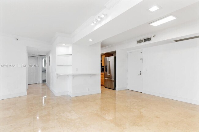 Building Photo - 3500 Mystic Pointe Dr