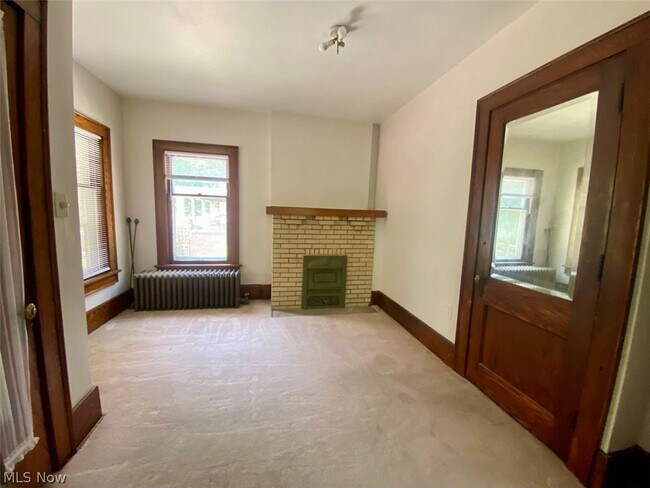 Building Photo - 179 Oakdale Ave