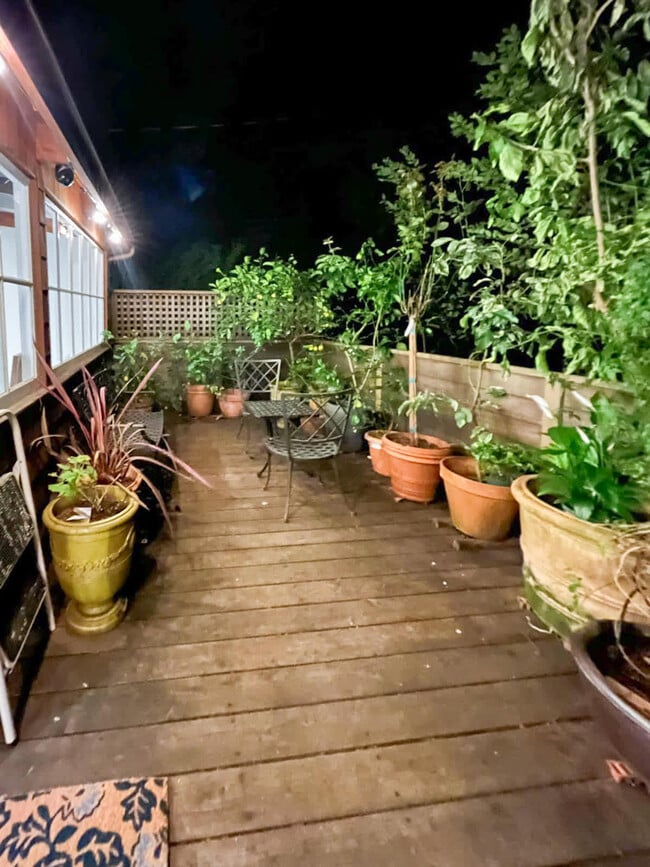 Building Photo - 522 Cascade Dr