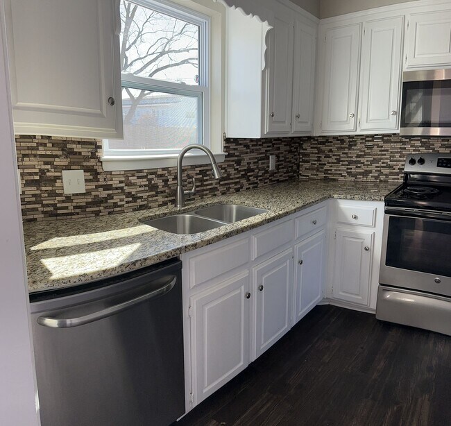 Building Photo - 609 S 5th St