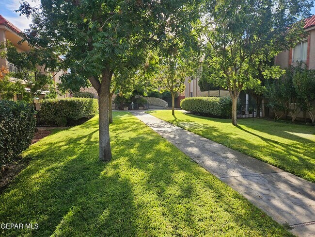 Building Photo - 252 Shadow Mountain Dr