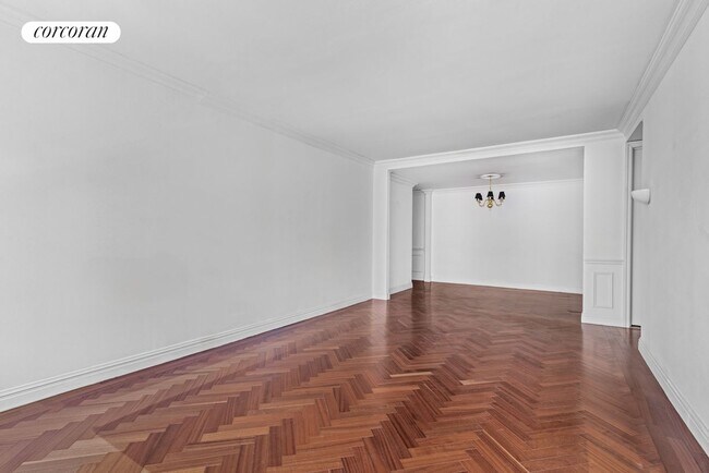 Building Photo - 400 E 51st St