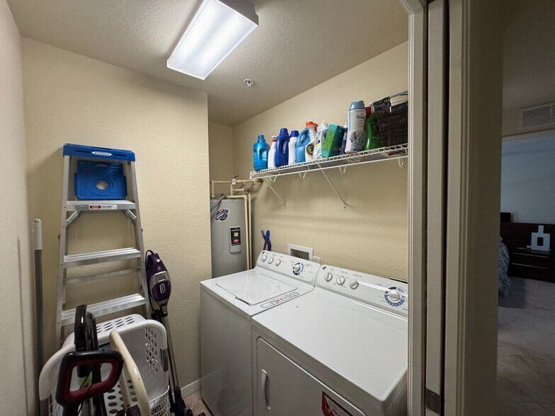Building Photo - 9844 Venezia Cir